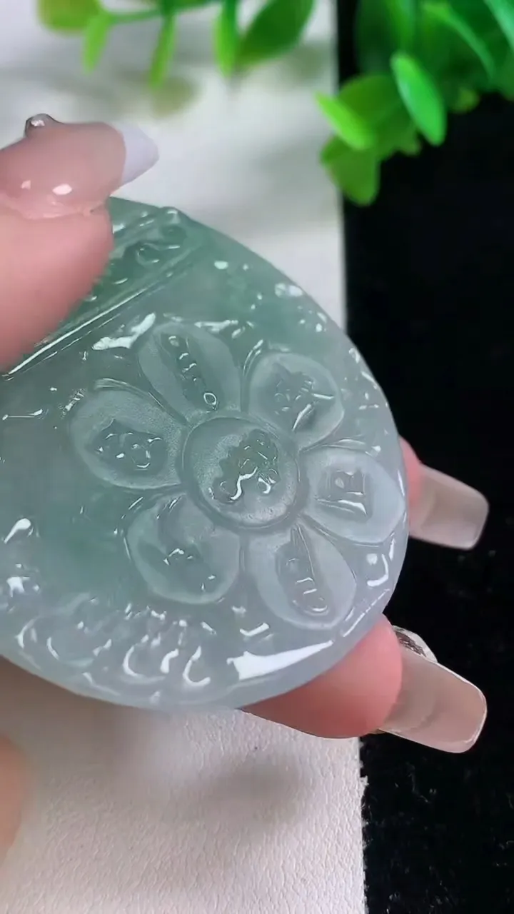 天然A货翡翠冰种飘花文殊菩萨吊坠，尺寸53.2-4.8，重量:26.30g
1月4日