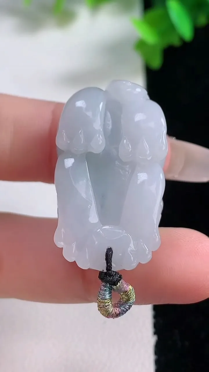 天然A货翡翠飘花貔貅吊坠，尺寸32.6-18.3-11.8，重量:15.69g
1月4日