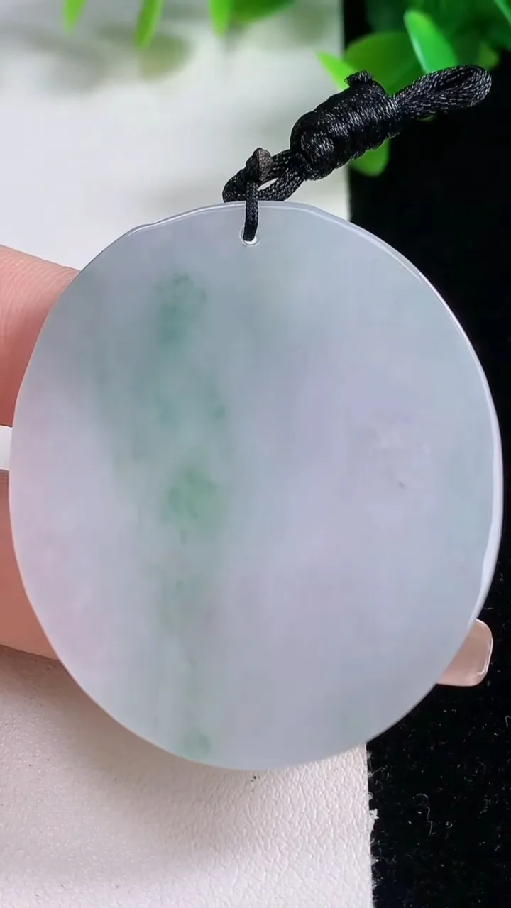 天然A货翡翠生肖马吊坠，尺寸49.2-24.3-4.7，重量:22.85g
1月4日