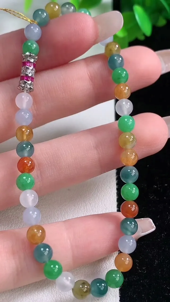 天然A货翡翠种四彩圆珠手串，尺寸4.8-37颗，重量:8.74g1月4日
工厂直销收藏佳品,种好水足，色泽均匀，有种有色，上手高大气！