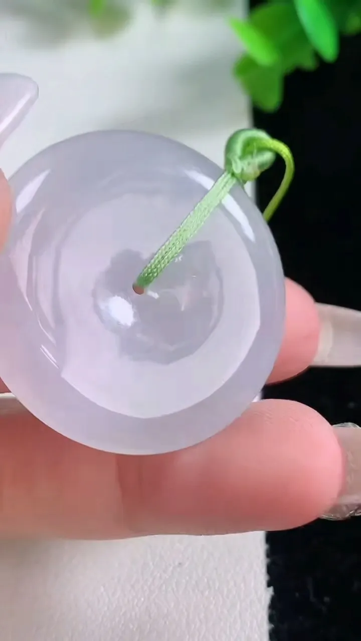 天然A货翡翠冰种紫罗兰平安扣吊坠，尺寸35-5.6，重量:15.02g
1月4日