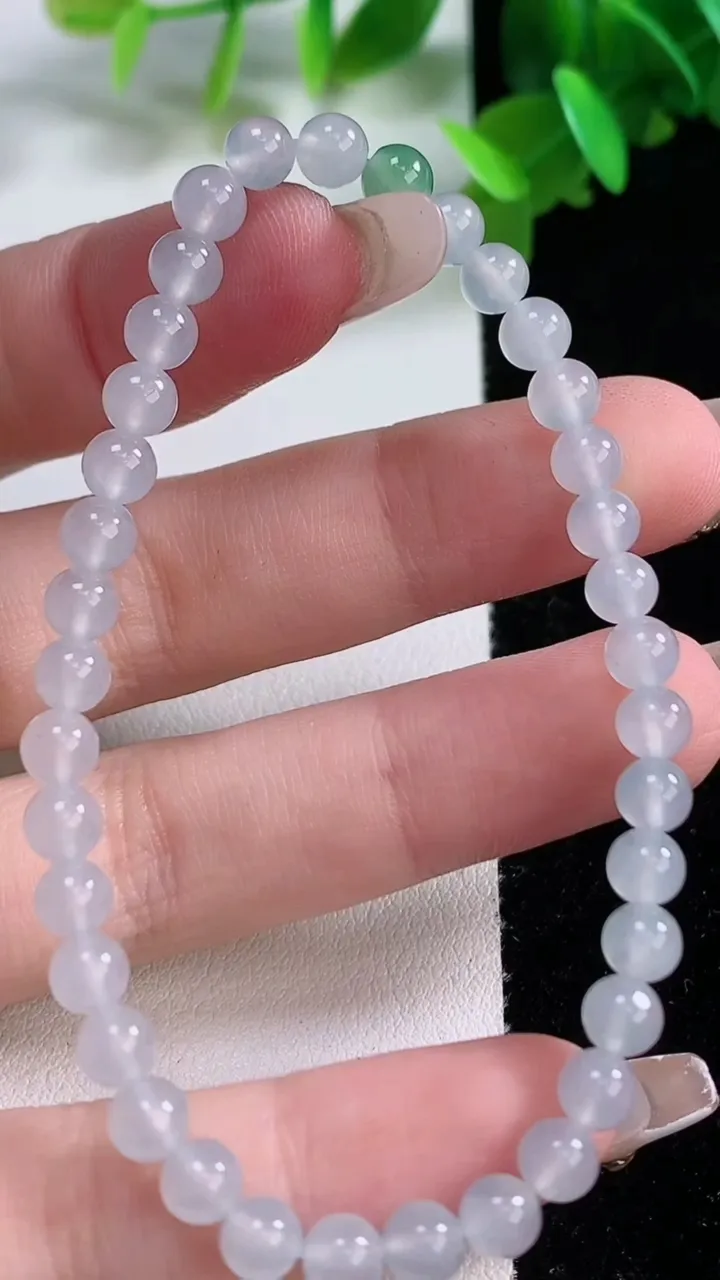 天然A货翡翠圆珠手串，尺寸4.8-37颗，重量:7.46g1月4日
工厂直销收藏佳品,种好水足，色泽