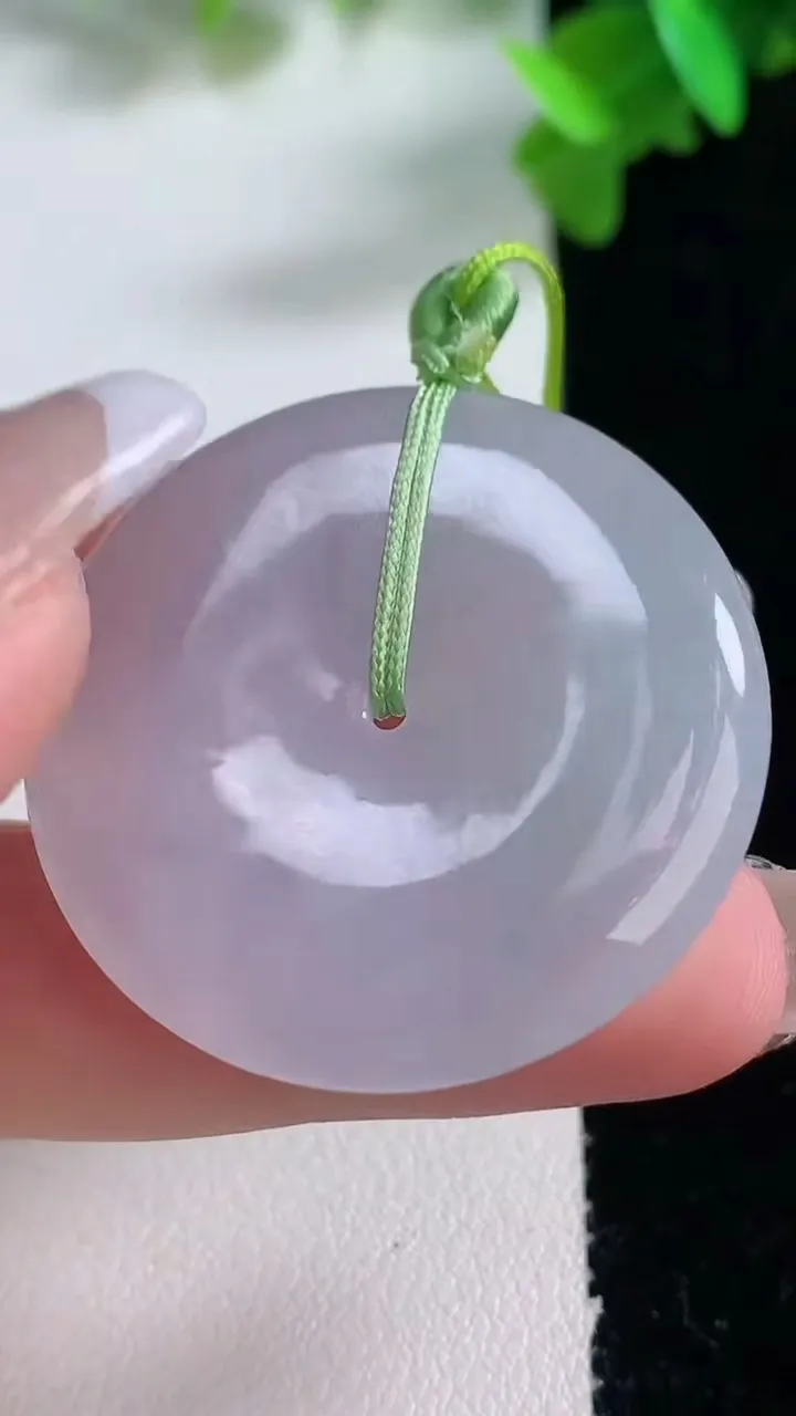 天然A货翡翠冰种紫罗兰平安扣吊坠，尺寸35-5.6，重量:15.02g
1月4日