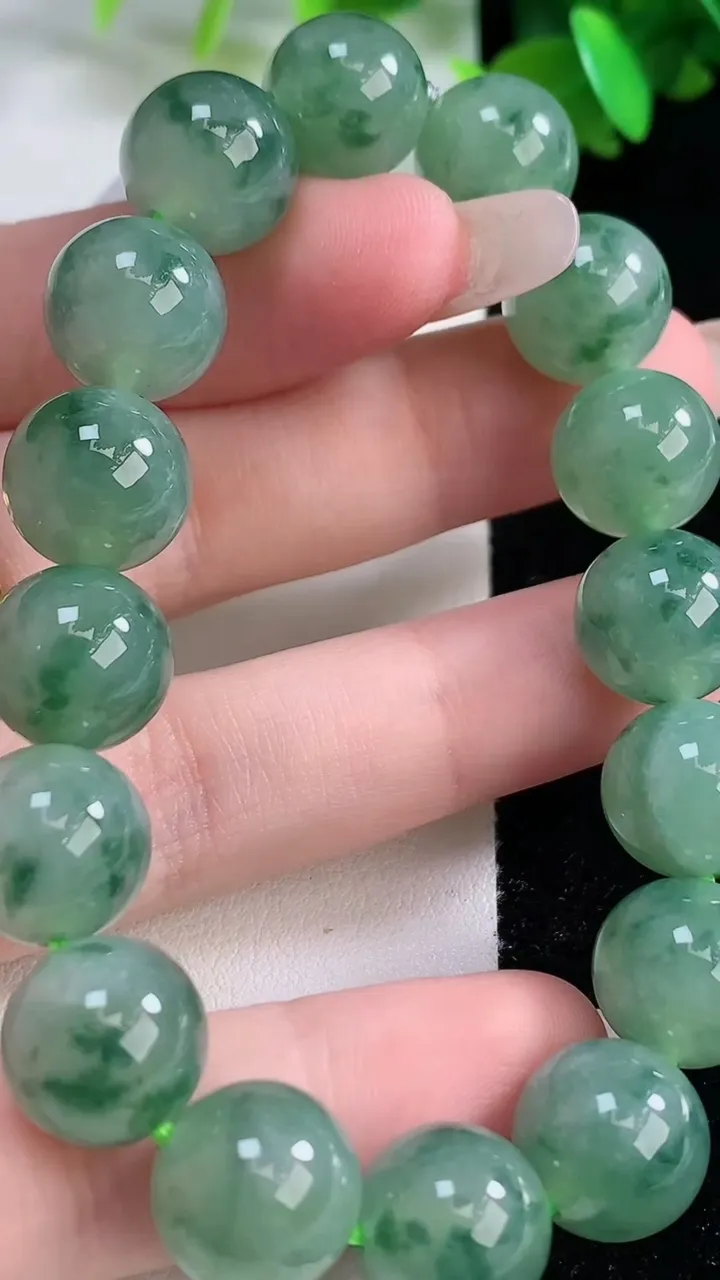 天然A货翡翠种飘花圆珠手串，尺寸11.7-16颗，重量:46.68g1月4日
工厂直销收藏佳品,种好