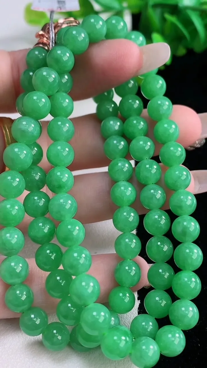 天然A货翡翠圆珠项链，尺寸7-82颗，重量:54.61g1月4日
工厂直销收藏佳品,种好水足，色泽均匀，有种有色，上手高大气！