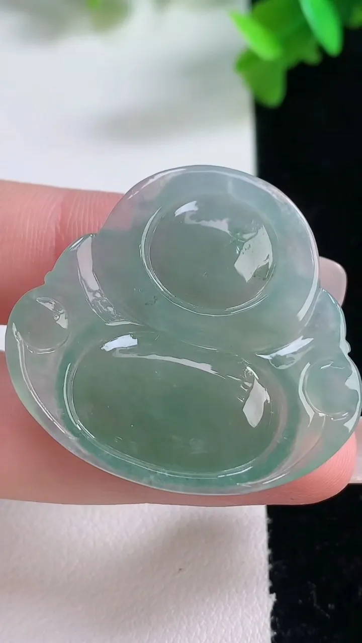 天然A货翡翠佛公吊坠，尺寸33.3-36.6-5.9，重量:10.81g
1月4日