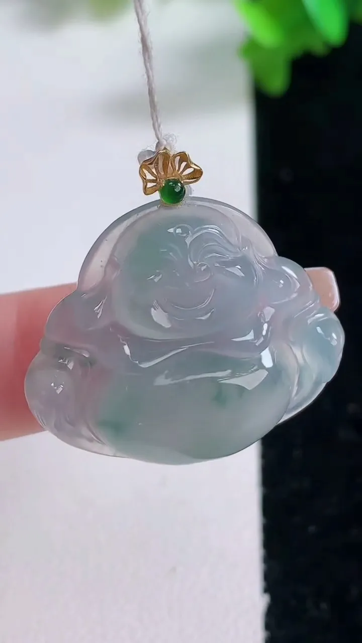 天然A货翡翠种飘花佛公吊坠，尺寸23.7-28.6-6.2，重量:6.06g
1月4日