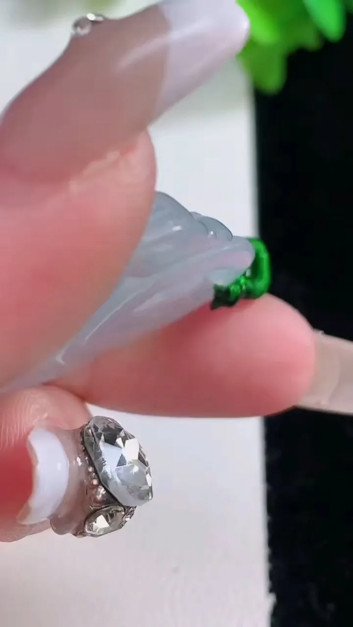 天然A货翡翠佛公吊坠，尺寸28.8-32.8-6.4，重量:9.30g
1月4日