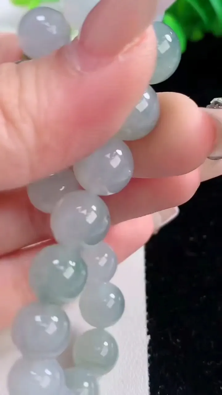 天然A货翡翠种飘花圆珠手串，尺寸10-19颗，重量:34.17g1月4日
工厂直销收藏佳品,种好水足，色泽均匀，有种有色，上手高大气！