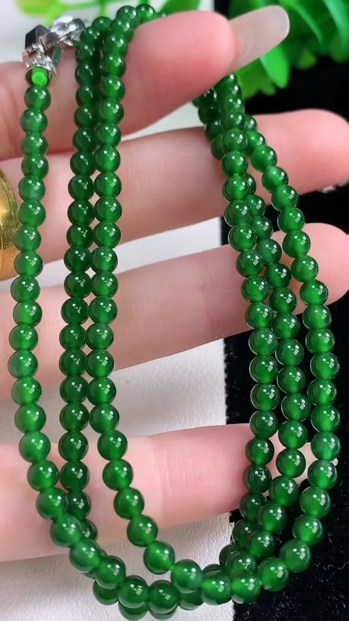 天然A货翡翠小米珠项链，尺寸4-158颗，重量:18.77g1月4日
工厂直销收藏佳品,种好水足，色泽均匀，有种有色，上手高大气！