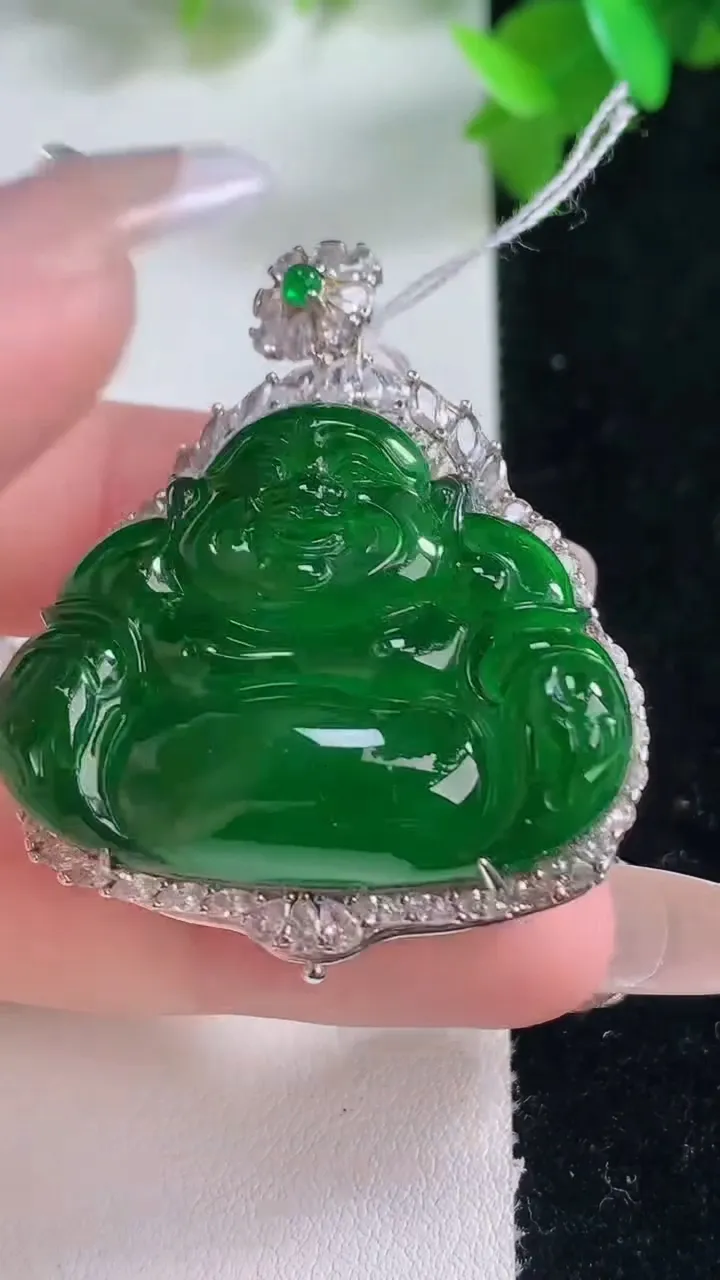 天然A货翡翠佛公吊坠，尺寸44-37-12.7，裸石27.5-34.8重量:13.61g
1月4日