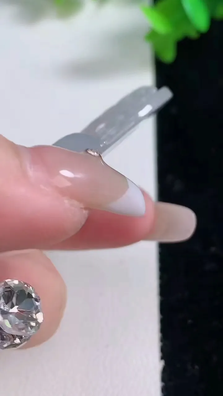 天然A货翡翠观音菩萨吊坠，尺寸62.6-38.2-5.9，重量:26.10g
1月4日