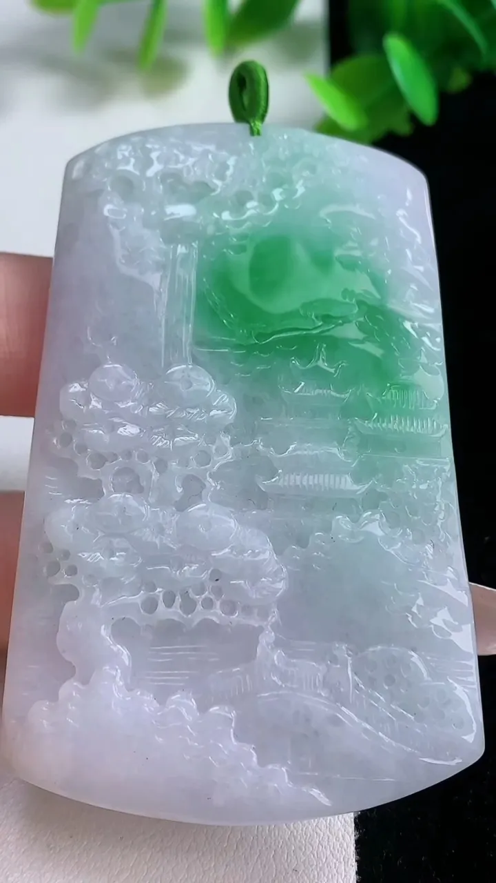 天然A货翡翠山水牌吊坠，尺寸68-43.3-5.6，重量:39.95g
1月4日