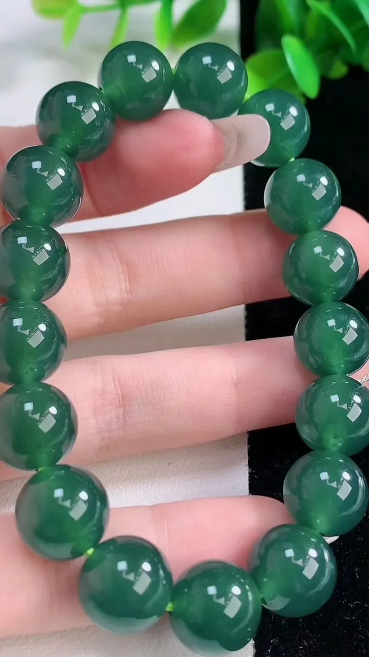 天然A货翡翠种蓝水圆珠手串，尺寸11.3-17颗，重量:46.06g1月4日
工厂直销收藏佳品,种好