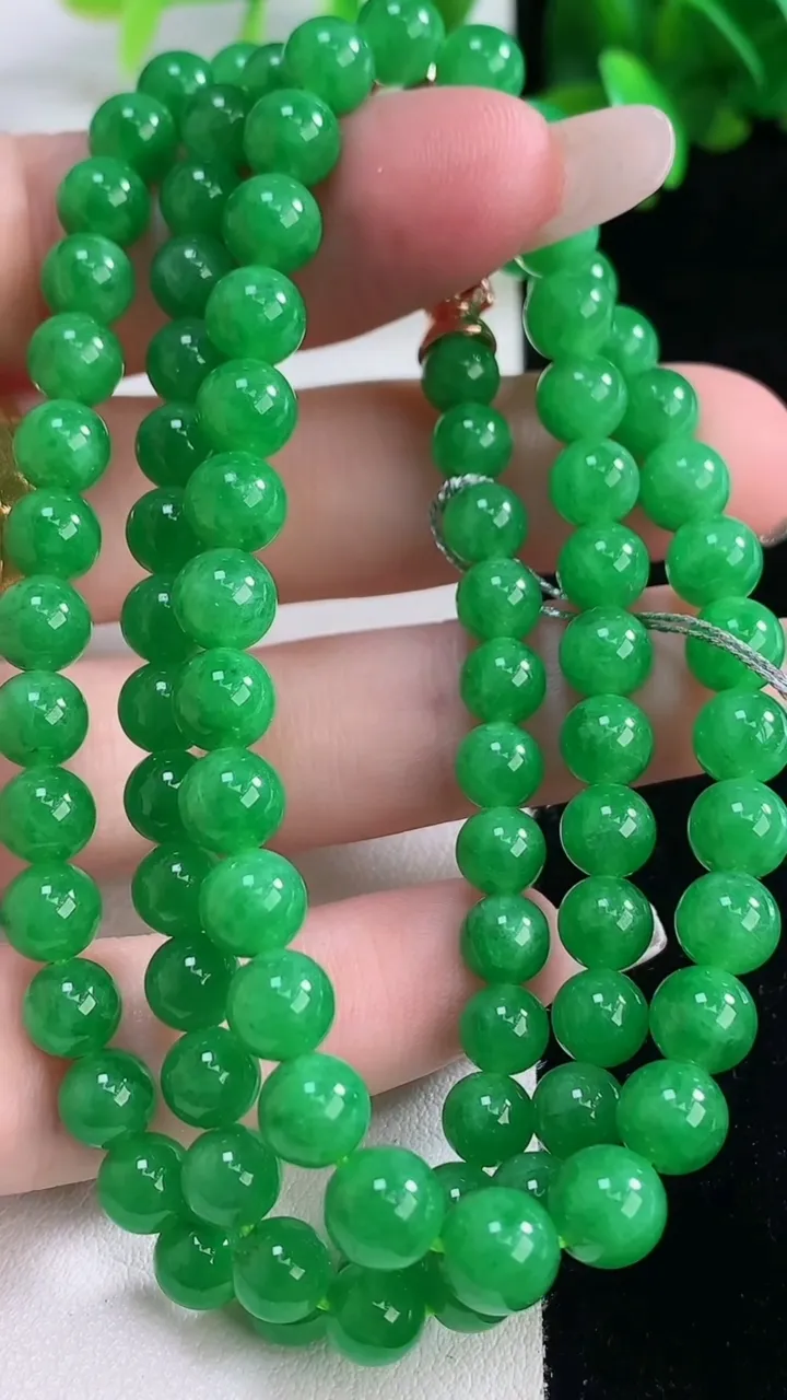 天然A货翡翠圆珠项链，尺寸6-91颗，重量:40.87g1月4日
工厂直销收藏佳品,种好水足，色泽均匀，有种有色，上手高大气！