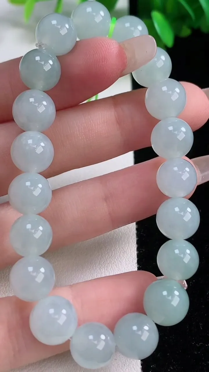 天然A货翡翠圆珠手串，尺寸9.8-19颗，重量:30.21g1月4日
工厂直销收藏佳品,种好水足，色泽均匀，有种有色，上手高大气！