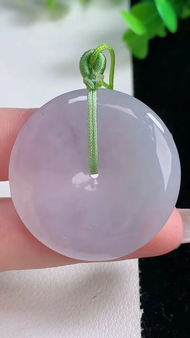 天然A货翡翠冰种紫罗兰平安扣吊坠，尺寸35-5.6，重量:15.02g
1月4日