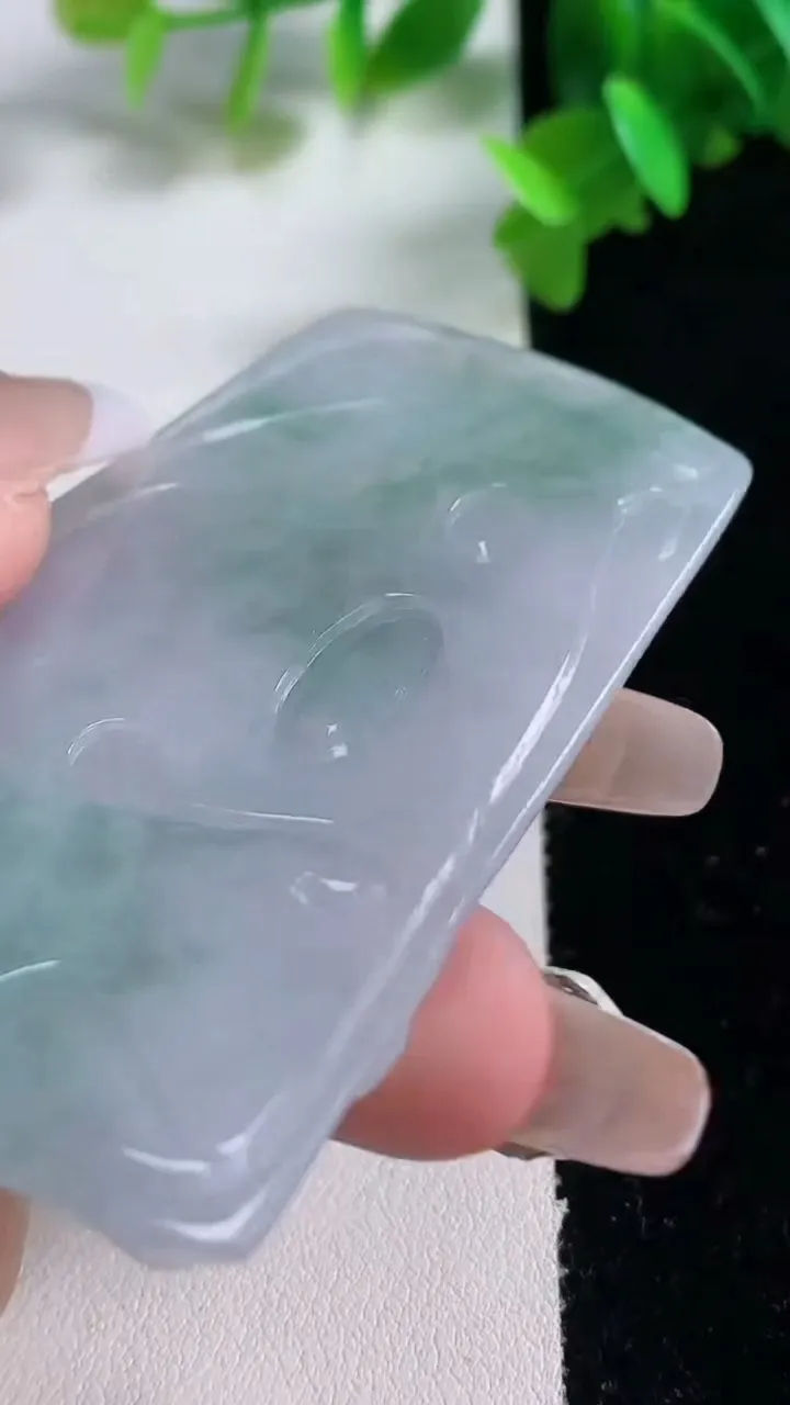 天然A货翡翠冰种飘花文殊菩萨吊坠，尺寸63-43-4.3，重量:29.49g
1月4日