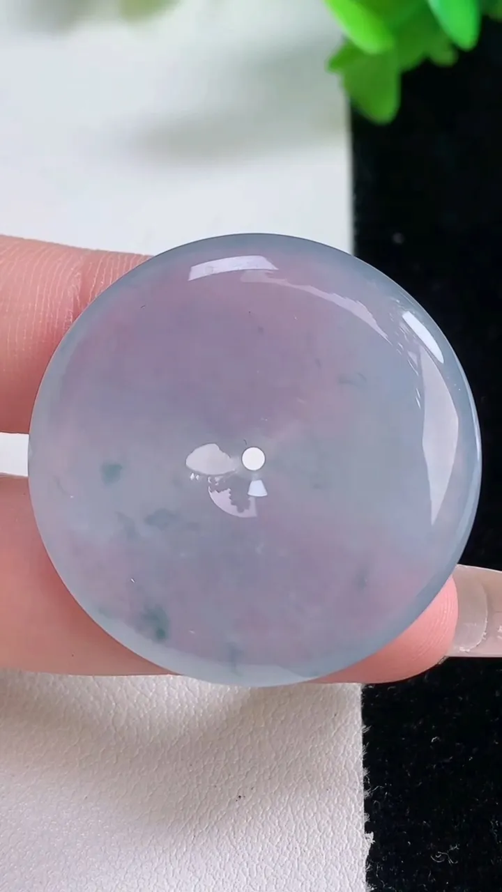 天然A货翡翠种紫罗兰平安扣吊坠，尺寸34.5-5.6，重量:14.64g
1月4日