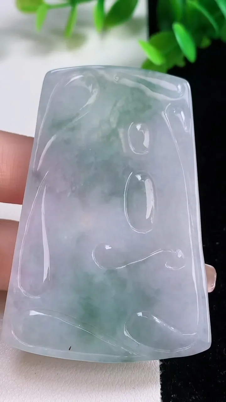 天然A货翡翠冰种飘花文殊菩萨吊坠，尺寸63-43-4.3，重量:29.49g
1月4日