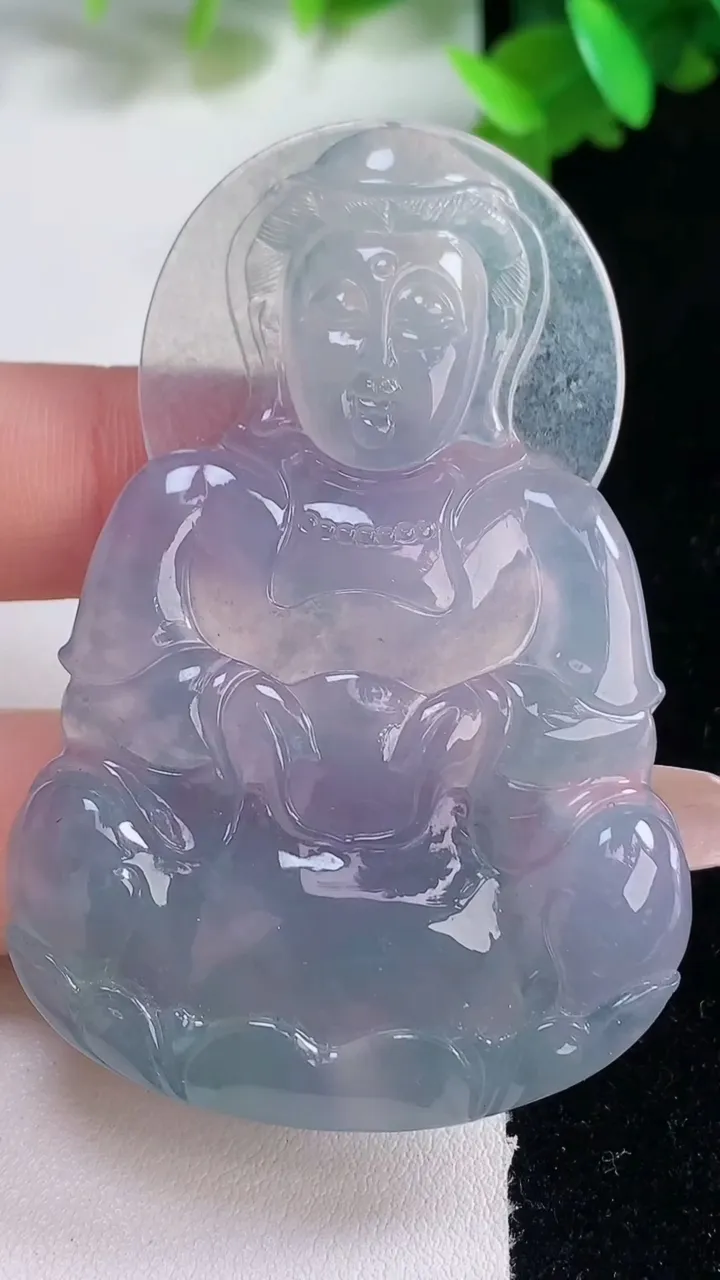 天然A货翡翠种紫罗兰观音菩萨吊坠，尺寸63.7-42.6-6，重量:29.41g
1月4日