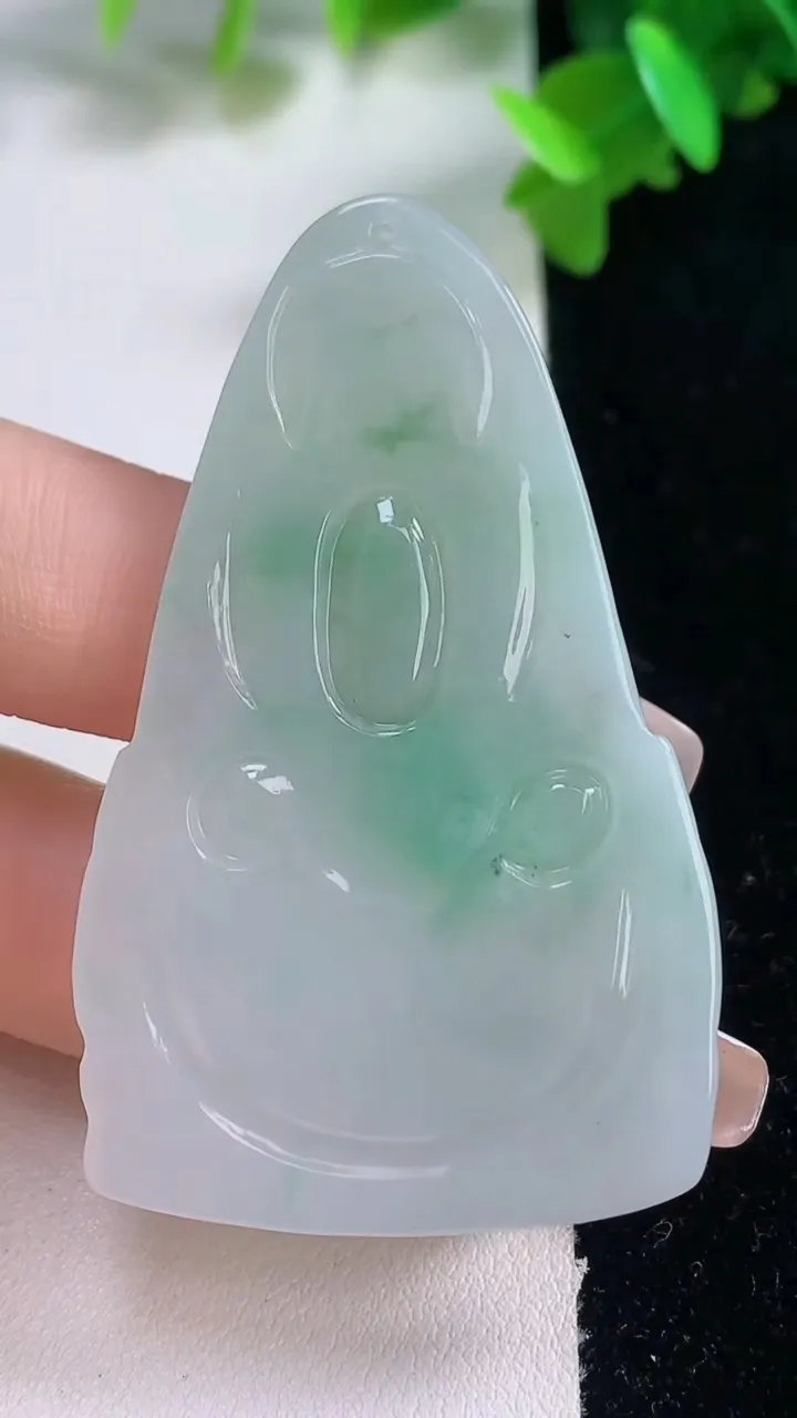 天然A货翡翠观音菩萨吊坠，尺寸58-35.7-4.7，重量:21.22g
1月4日