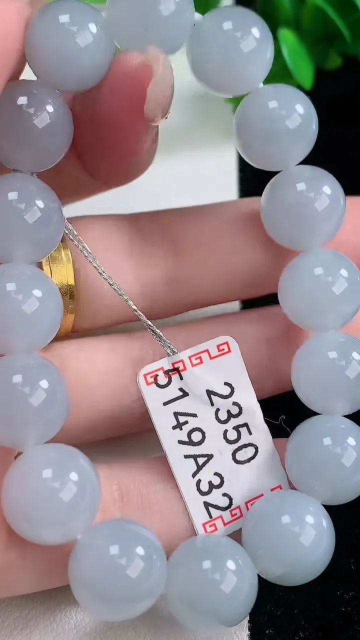 天然A货翡翠紫罗兰圆珠手串，尺寸12.3-16颗，重量:51.57g1月4日
工厂直销收藏佳品,种好