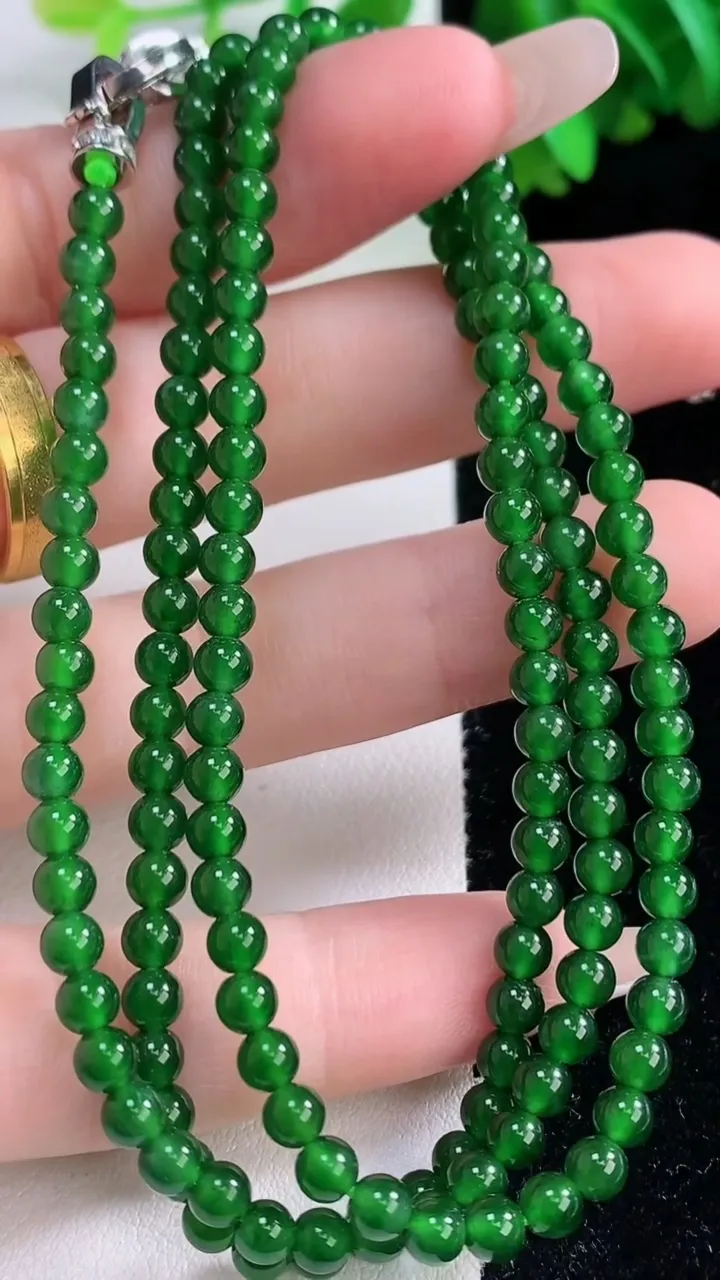 天然A货翡翠小米珠项链，尺寸4-158颗，重量:18.77g1月4日
工厂直销收藏佳品,种好水足，色泽均匀，有种有色，上手高大气！