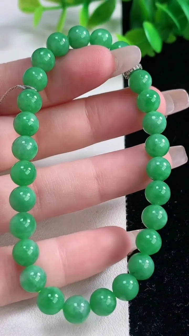 天然A货翡翠圆珠手串，尺寸6.9-27颗，重量:16.38g1月4日
工厂直销收藏佳品,种好水足，色泽均匀，有种有色，上手高大气！