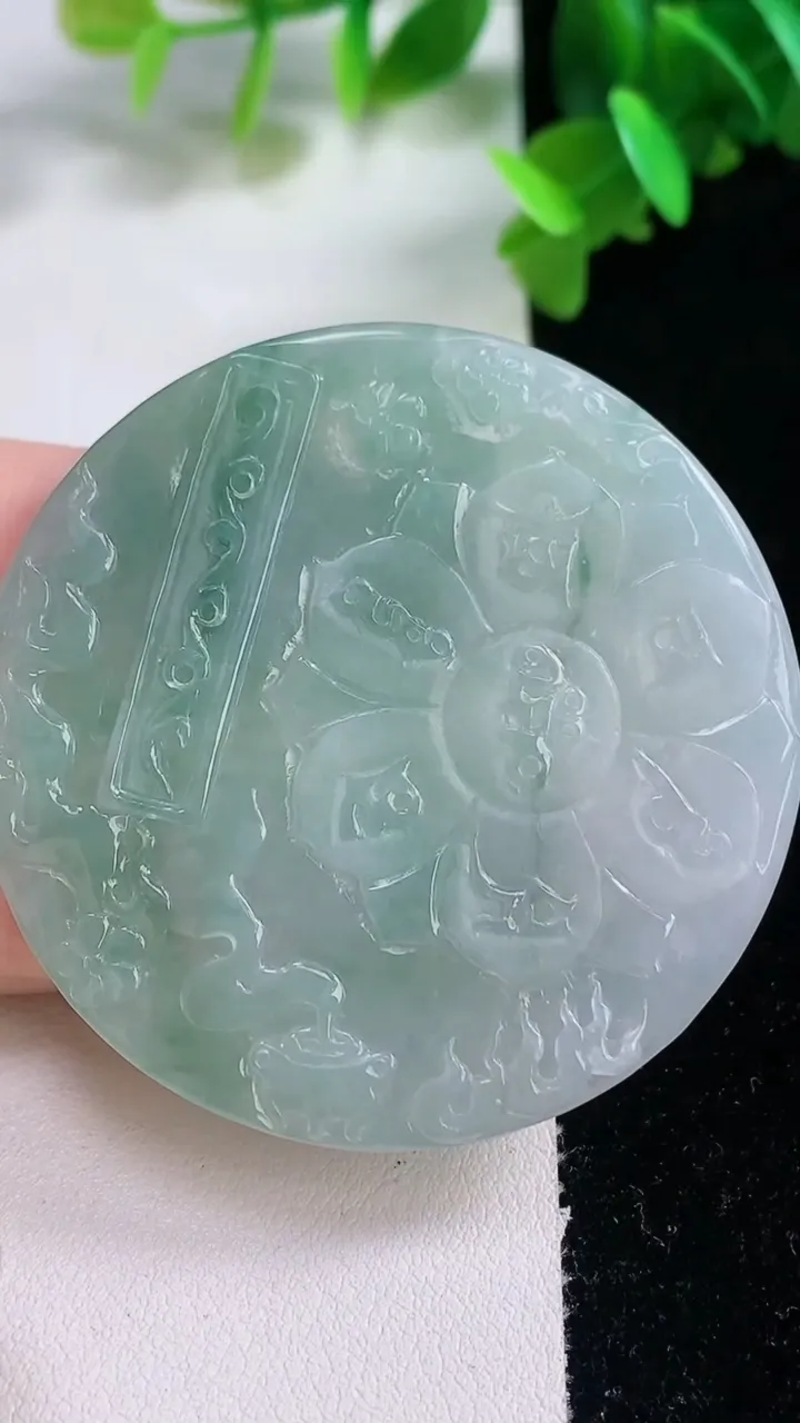 天然A货翡翠冰种飘花文殊菩萨吊坠，尺寸53.2-4.8，重量:26.30g
1月4日