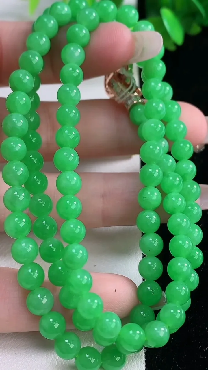 天然A货翡翠圆珠项链，尺寸6-102颗，重量:33.28g1月4日
工厂直销收藏佳品,种好水足，色泽