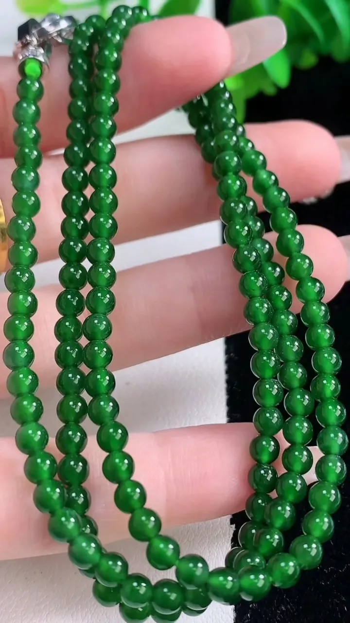 天然A货翡翠小米珠项链，尺寸4-158颗，重量:18.77g1月4日
工厂直销收藏佳品,种好水足，色泽均匀，有种有色，上手高大气！