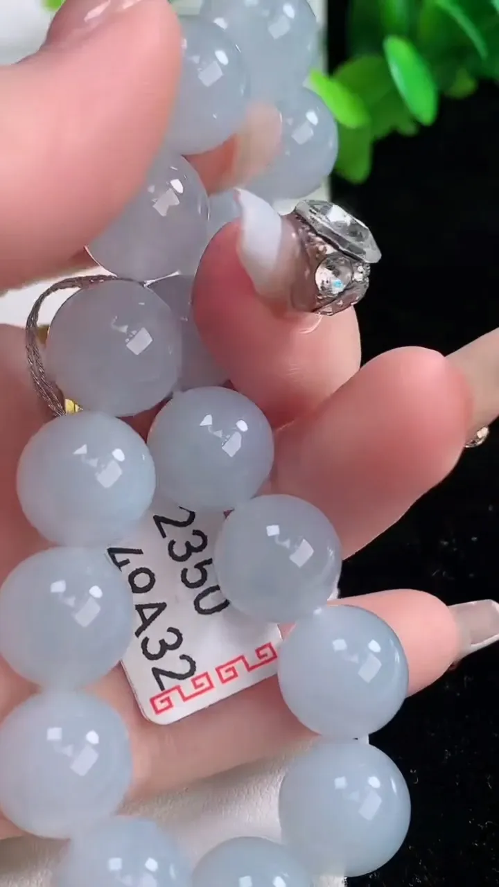 天然A货翡翠紫罗兰圆珠手串，尺寸12.3-16颗，重量:51.57g1月4日
工厂直销收藏佳品,种好水足，色泽均匀，有种有色，上手高大气！