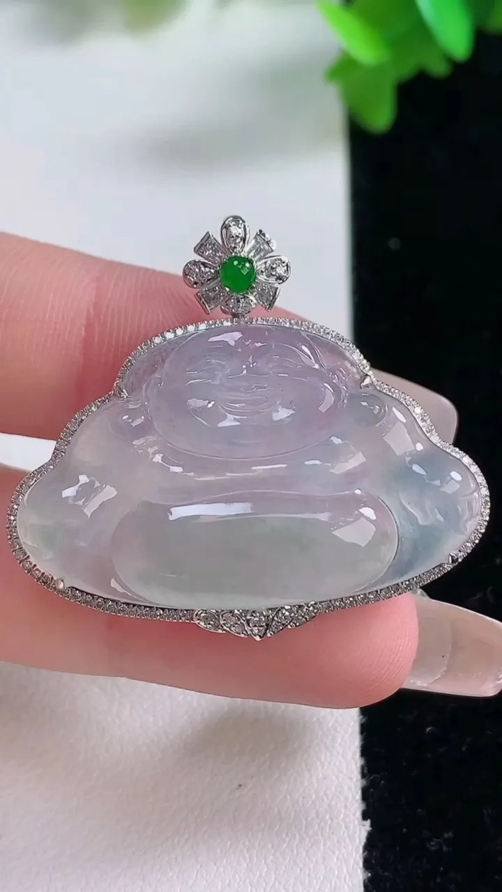 天然A货翡翠佛公吊坠，尺寸32.6-37-8.6裸石21.3-34.8重量:7.61g
1月4日