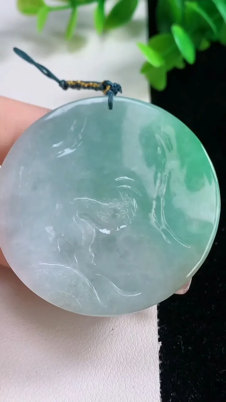 天然A货翡翠御龙大日如来吊坠，尺寸49.7-11.6，重量:56.95g
1月4日