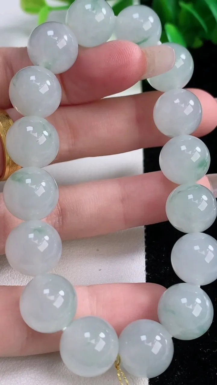 天然A货翡翠种飘花圆珠手串，尺寸12.4-16颗，重量:54.39g1月4日
工厂直销收藏佳品,种好