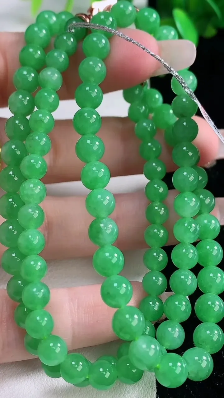 天然A货翡翠圆珠项链，尺寸6-95颗，重量:35.43g1月4日
工厂直销收藏佳品,种好水足，色泽均