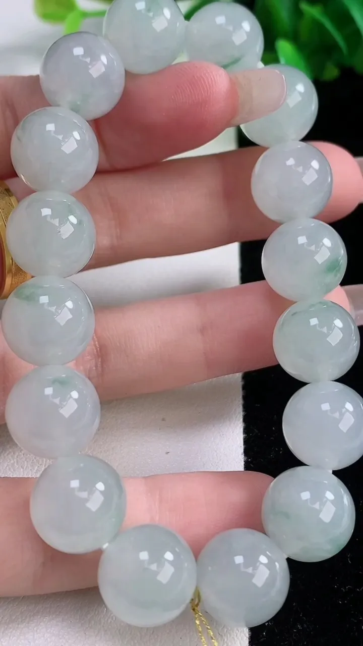 天然A货翡翠种飘花圆珠手串，尺寸12.4-16颗，重量:54.39g1月4日
工厂直销收藏佳品,种好