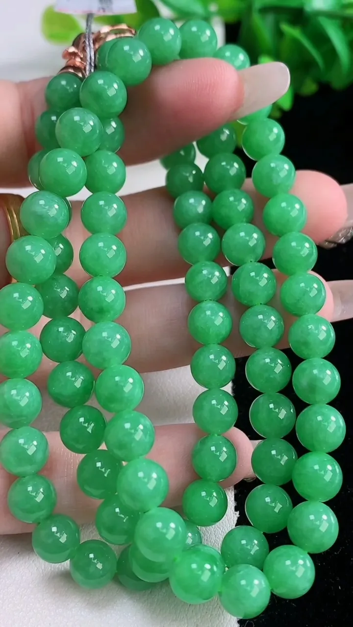 天然A货翡翠圆珠项链，尺寸7-82颗，重量:54.61g1月4日
工厂直销收藏佳品,种好水足，色泽均匀，有种有色，上手高大气！