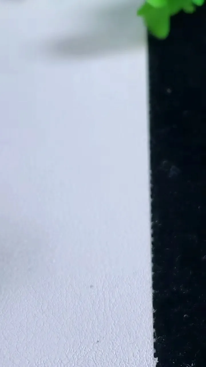 天然A货翡翠种飘花指环戒指，尺寸17.3-5.6-3.3，重量:5.34g2026年1月4日
工厂直销收藏佳品,种好水足，色泽均匀，有种有色，上手高大气！