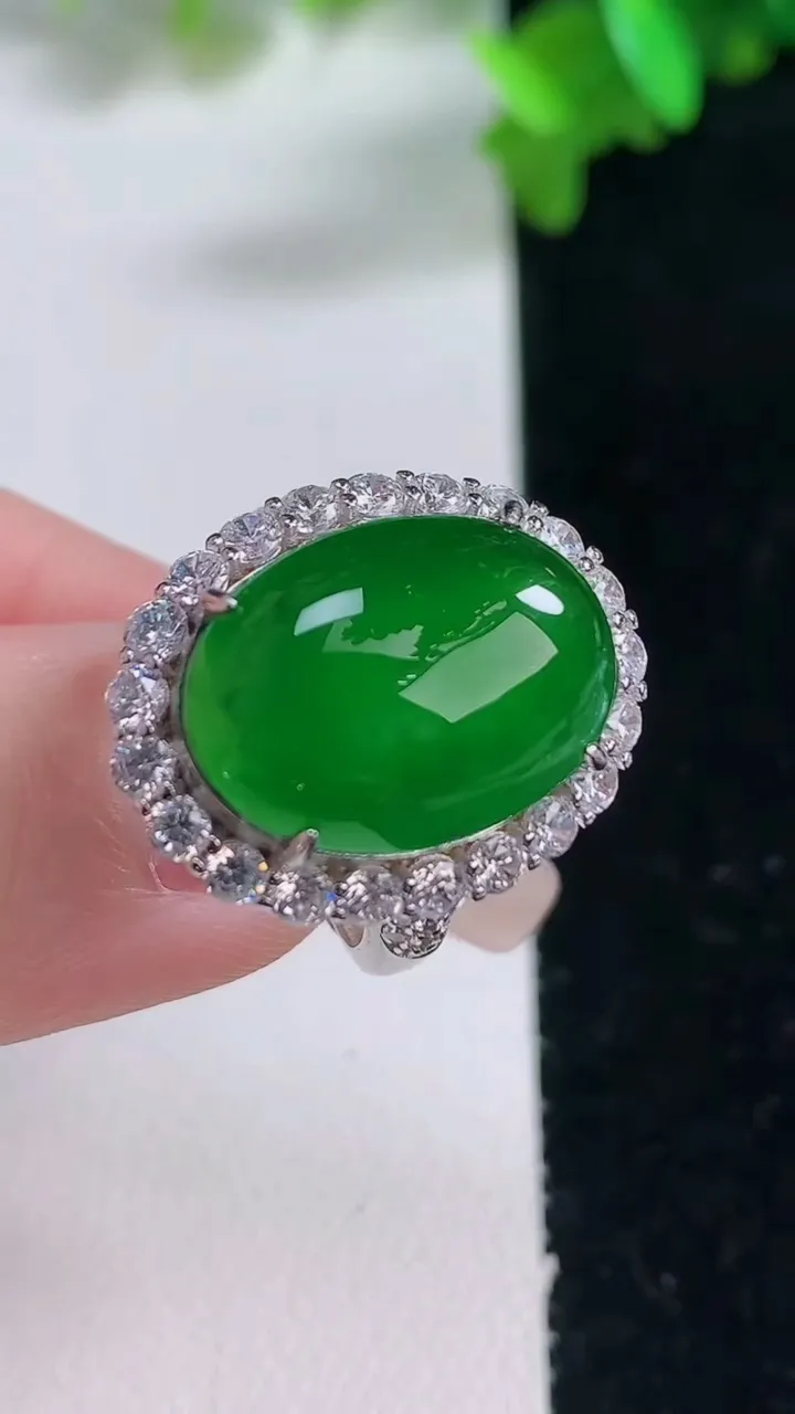 天然A货翡翠蛋面戒指，尺寸17.5-12.7-10，重量:6.62g2026年1月4日
工厂直销收藏