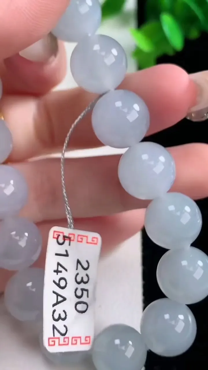 天然A货翡翠紫罗兰圆珠手串，尺寸12.3-16颗，重量:51.57g1月4日
工厂直销收藏佳品,种好水足，色泽均匀，有种有色，上手高大气！