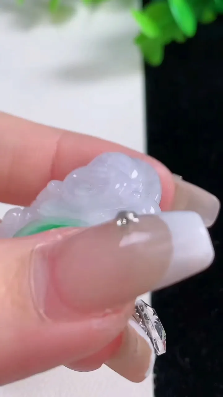 天然A货翡翠佛公吊坠，尺寸30.6-32.7-7.5，重量:9.67g
1月4日