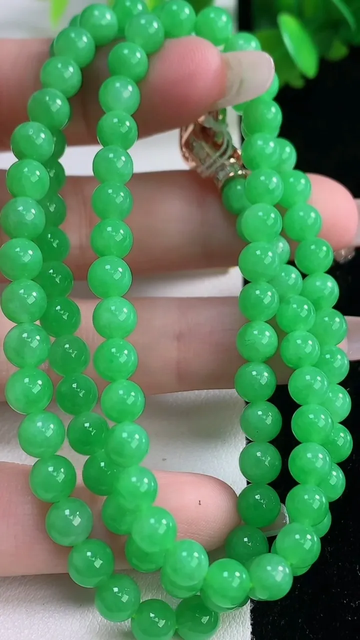 天然A货翡翠圆珠项链，尺寸6-102颗，重量:33.28g1月4日
工厂直销收藏佳品,种好水足，色泽均匀，有种有色，上手高大气！