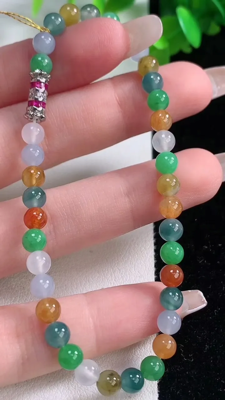 天然A货翡翠种四彩圆珠手串，尺寸4.8-37颗，重量:8.74g1月4日
工厂直销收藏佳品,种好水足