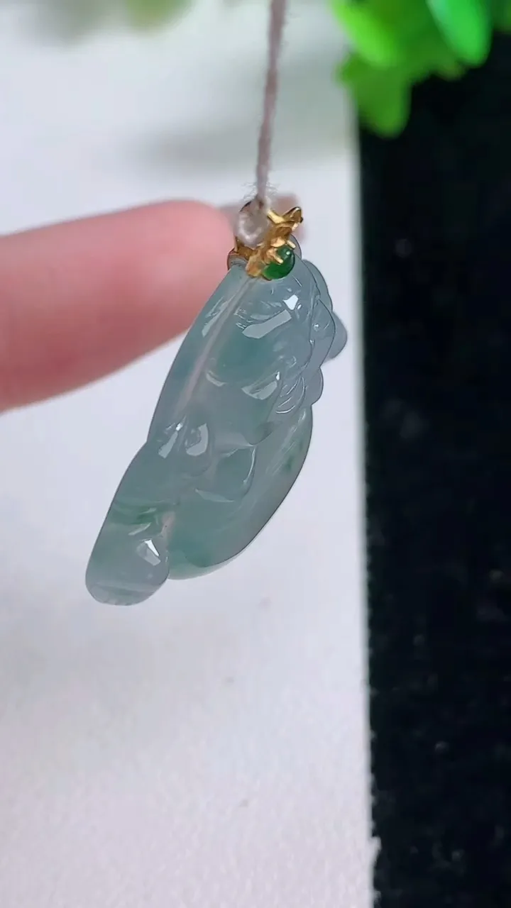 天然A货翡翠种飘花佛公吊坠，尺寸23.7-28.6-6.2，重量:6.06g
1月4日