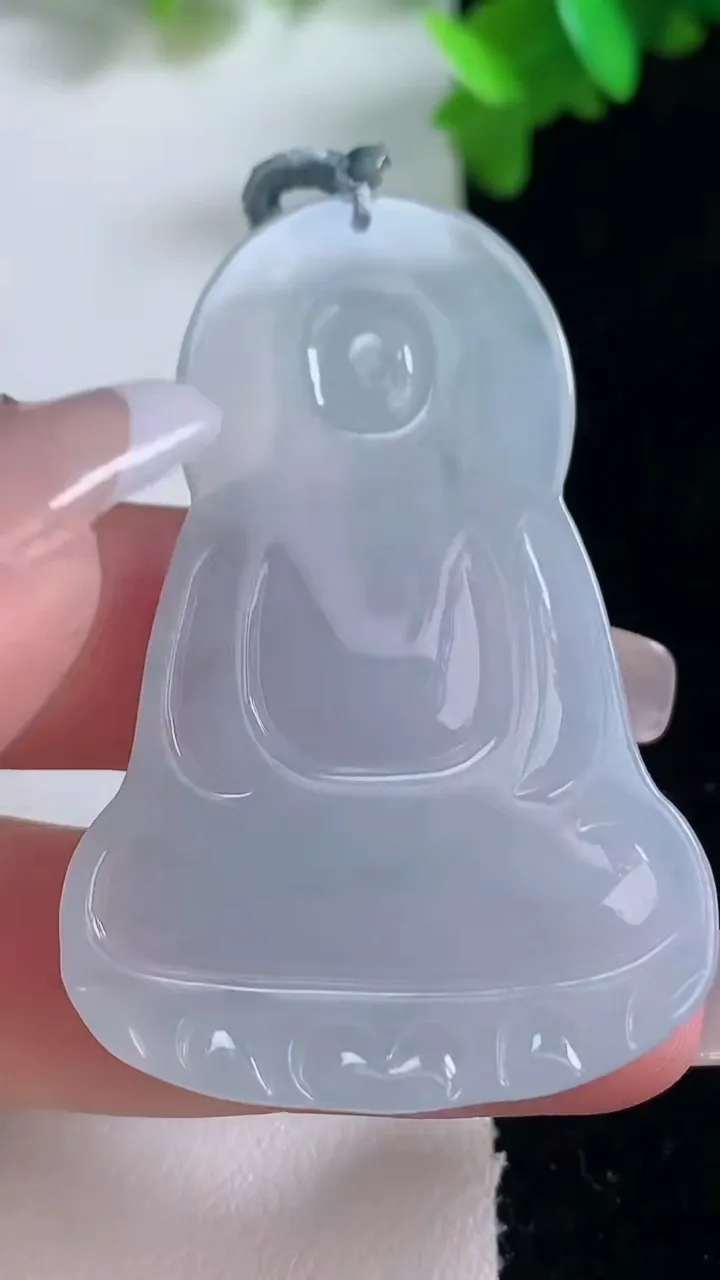 天然A货翡翠观音菩萨吊坠，尺寸50.2-33.6-5.7，重量:17.01g
1月4日