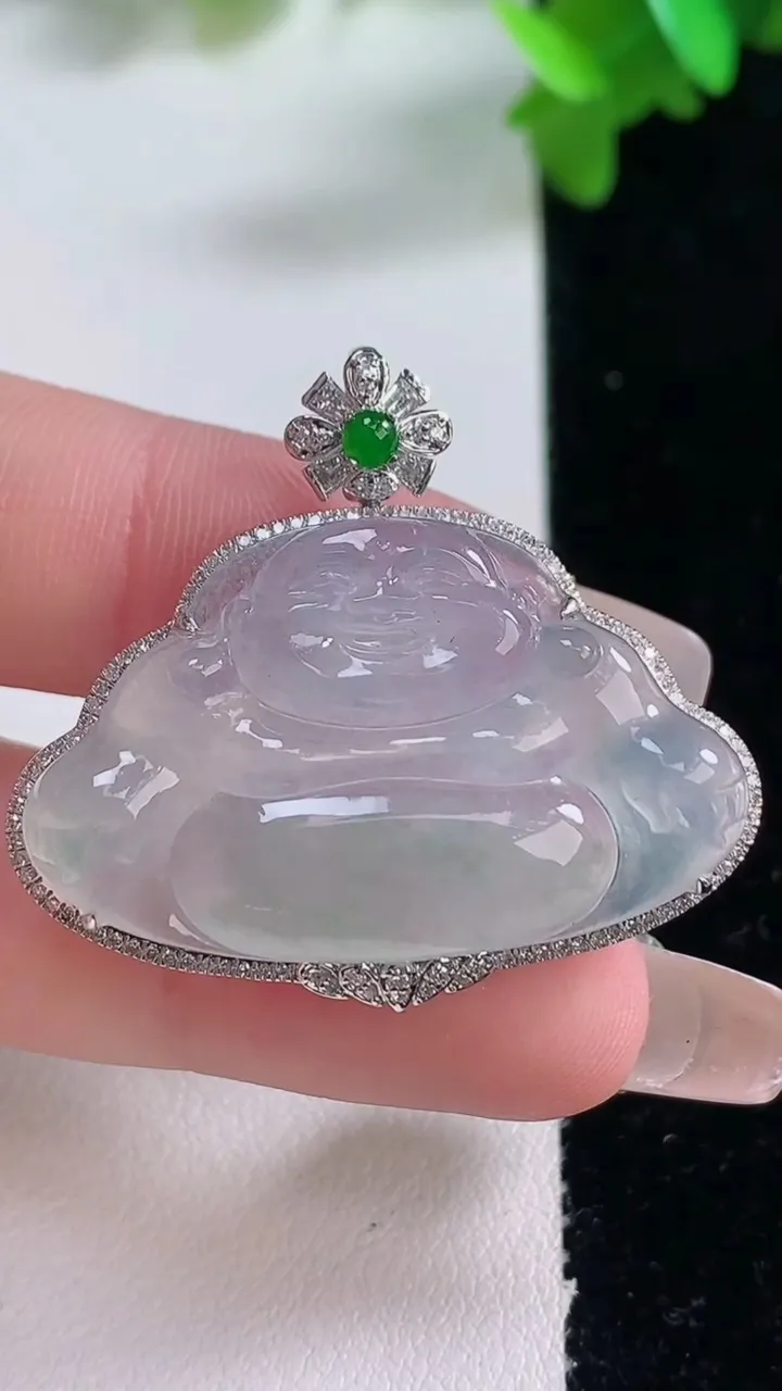 天然A货翡翠佛公吊坠，尺寸32.6-37-8.6裸石21.3-34.8重量:7.61g
1月4日