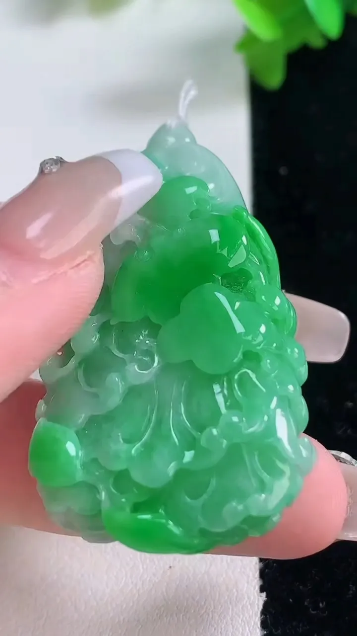 天然A货翡翠白菜吊坠，尺寸48-28-10，重量:23.14g
1月4日