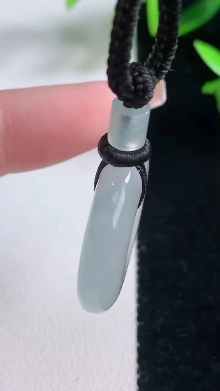 天然A货翡翠平安环吊坠，尺寸25.6-5.8，重量:11.67g
1月5日